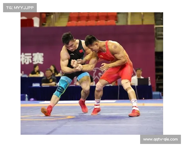 古典式摔跤教练谈上肢力量训练方法与战术配合要点